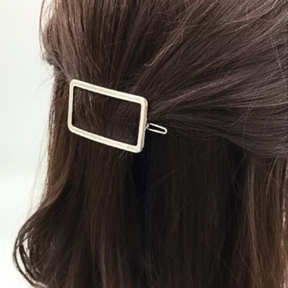 ⚜️[𝟯/$𝟭𝟴]⚜️Gold Rectangular Simple Barrette NEW - Picture 3 of 6